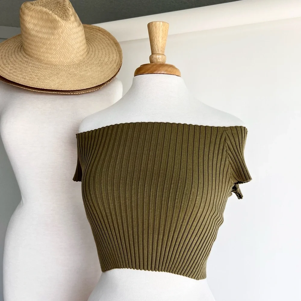 SOLD ❌ OLIVE GREEN RIBBED OFF THE SHOULDER CROP TOP - Picture 1 of 5